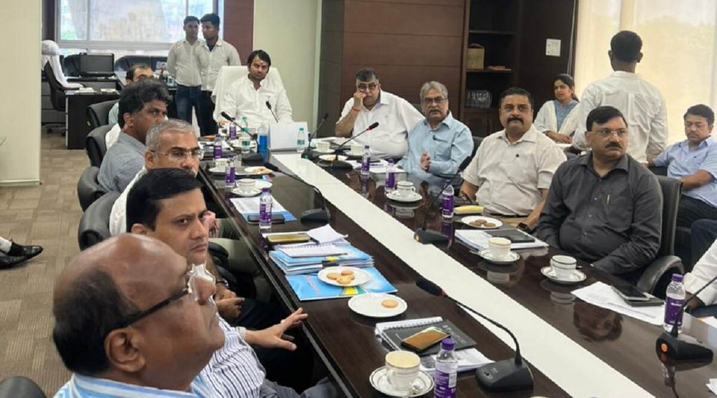 Tej-pratap-yadav, Bihar Politics, Tej Pratap Meetin with officers