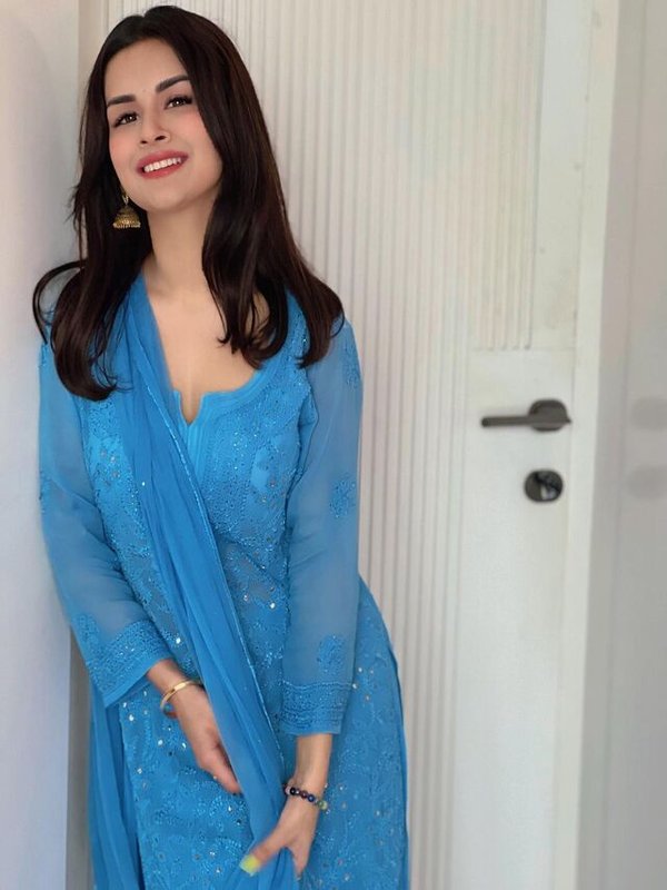 AVNEET KAUR IN BLUE SUIT