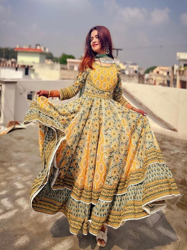 AVNEET KAUR IN NAVRATRI RANG