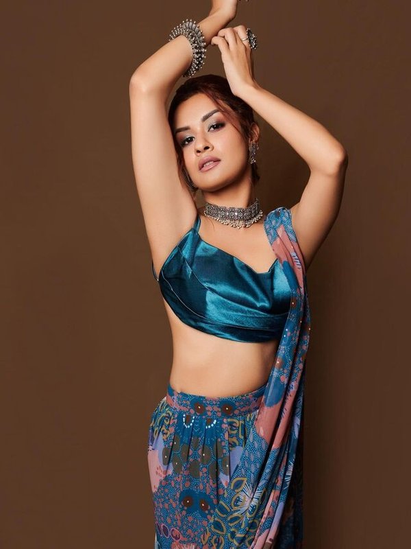 AVNEET KAUR IN SAREE LOOK