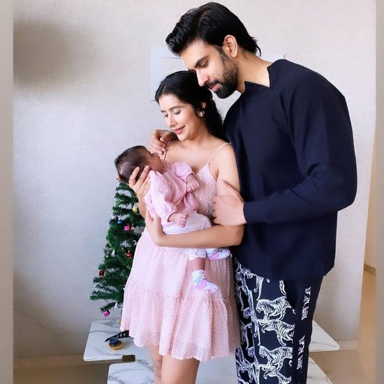 Rajeev Sen: चारू असोपा और राजीव सेन ने अलग होने का फैसला किया है। हालांकि अभी दोनों का तलाक नहीं हुआ है। आपसी मनमुटाव के बाद चारू बेटी को लेकर अलग रहने लगी थीं। राजीव ने आरोप लगाया था कि चारू उन्हें अपनी बेटी से मिलने नहीं देती हैं।