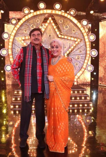 शत्रुघ्न सिन्हा का नाम रीना रॉय के साथ जुड़ा करता था। दोनों रिलेशनशिप में भी थे। शादी के बाद भी दोनों की नजदीकियों की खबरें अकसर मीडिया में छपती। लेकिन पूनम सिन्हा ने कभी अपने पति का साथ नहीं छोड़ा।