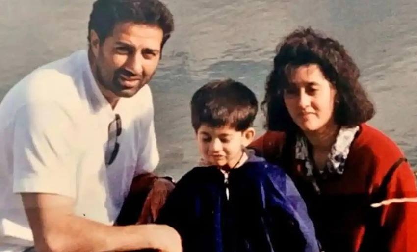 सनी देओल का नाम भी सालों तक डिंपल कपाड़िया संग जुड़ता रहा। लेकिन सनी की पत्नी पूजा पर इसका कोई असर नहीं पड़ा। दोनों करीब 20 साल से एक दूसरे के साथ हैं।