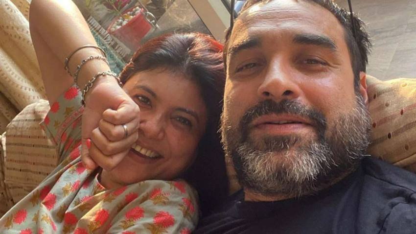 Pankaj Tripathi: पंकज त्रिपाठी आज अपने करियर के बुलंदियों पर हैं। लेकिन कभी एक अदद रोल के लिए उन्हें दर-दर भटकना पड़ा था। उस बुरे वक्त में उनकी पत्नी मृदुला ने उनका बहुत साथ दिया।