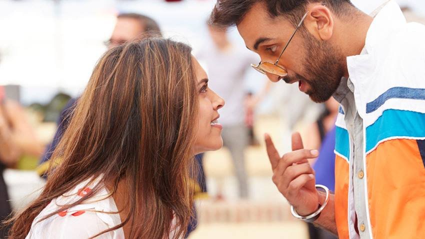 Deepika Padukone: दीपिका पादुकोण ने रणबीर कपूर संग ब्रेकअप के बाद मूव ऑन करते हुए रणवीर सिंह से दिल लगा लिया और उनकी दुल्हन बन गईं।