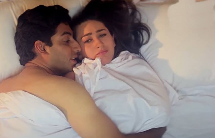 Karishma Kapoor: करिश्मा कपूर और अभिषेक बच्चन रिलेशनशिप में रहे। दोनों की सगाई भी हो गई थी। लेकिन आगे चलकर सगाई टूट गई। सगाई तो टूटी लेकिन करिश्मा नहीं। आगे चलकर उन्होंने संजय कपूर संग ब्याह रचाया। फिलहाल करिश्मा औऱ संजय तलाक लेकर अलग हो चुके हैं।