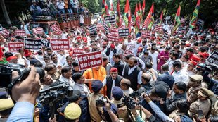 Akhilesh Yadav vs UP Police| Akhilesh Yadav vs UP Police Photo| Akhilesh Photo|