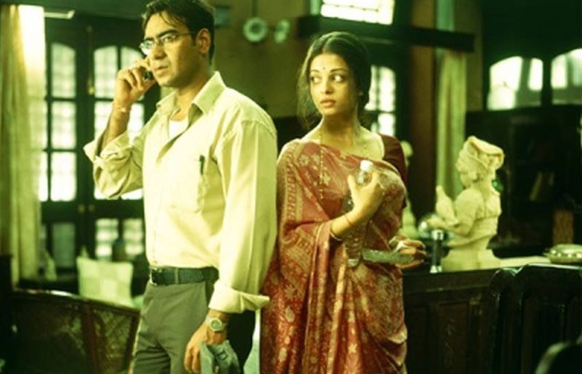 24 दिसंबर 2004 को अक्षय की अब तुम्हारे हवाले वतन साथियों और अजय देवगन की रेनकोट रिलीज हुई। रेनकोट ने यहां अक्षय की फिल्म से बाजी मार ली थी। 