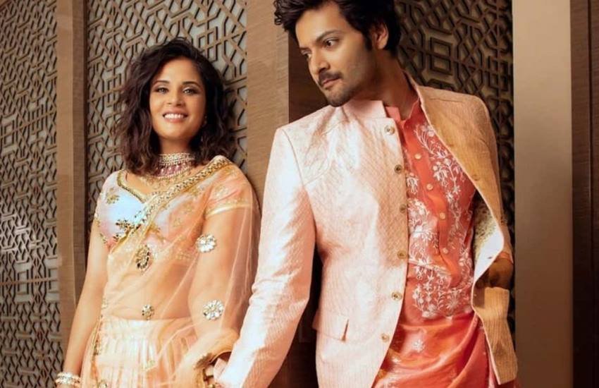 शादी के बाद मुंबई में यह कपल रिसेप्शन देगा जहां फिल्मी सितारों का जमावड़ा लगेगा।