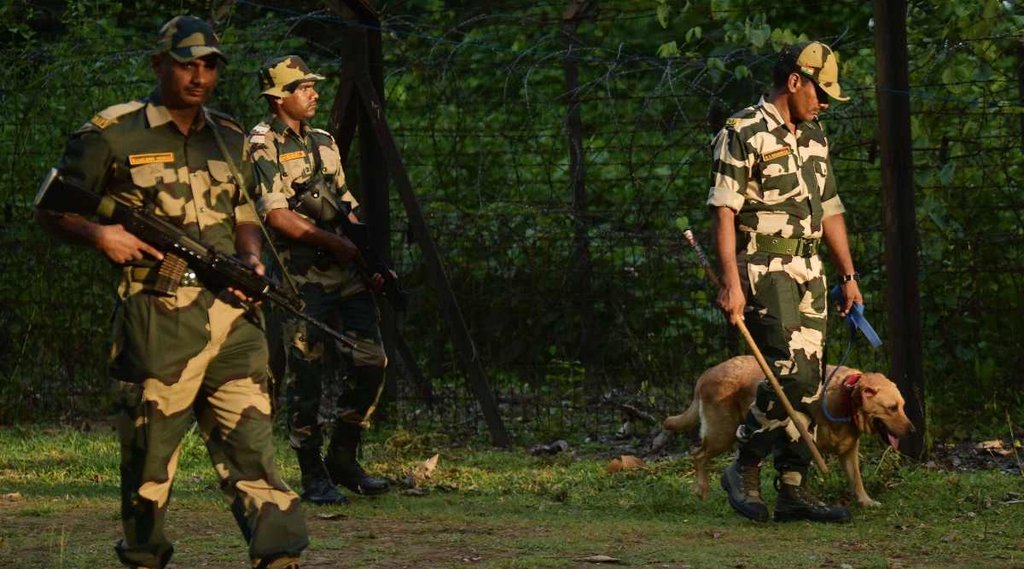 BSF seizes mobile phones | Indo Bangla border | भारत-बांग्लादेश सीमा | BSF