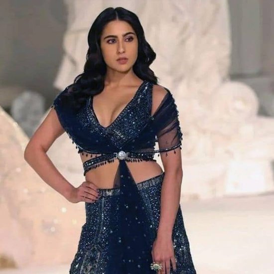 हाल ही में सैफ अली खान की बेटी सारा को उनकी चाल के लिए ट्रोल किया गया। ट्रोल करने वाले सारा अली खान को रोबोट जैसा बता कर मजाक उड़ा रहे थे।