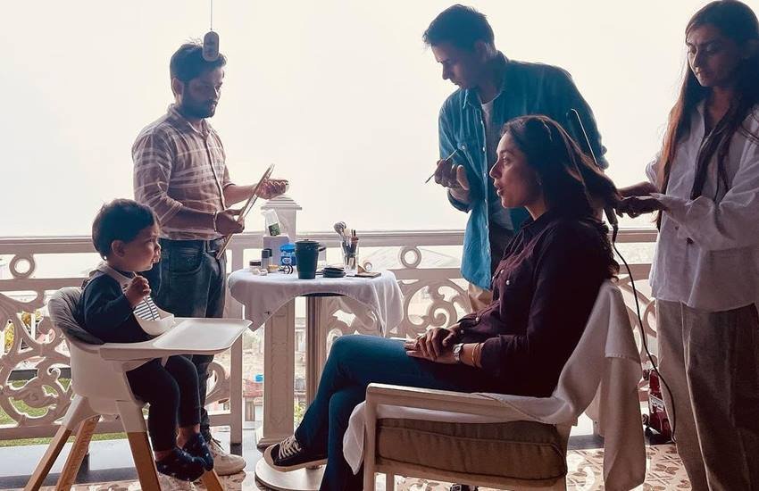 अक्षय कुमार के अलावा और भी कई फिल्मी सितारे हैं जो अपने मेकअप आर्टिस्ट के काफी करीब हैं। आइए डानते हैं कुछ चर्चित फिल्मी हस्तियों के मेकअप आर्टिस्ट के नाम: