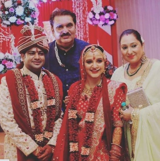 रजा मुराद की बेटी आयशा भी फिल्मी दुनिया और एक्टिंग से दूर हैं।