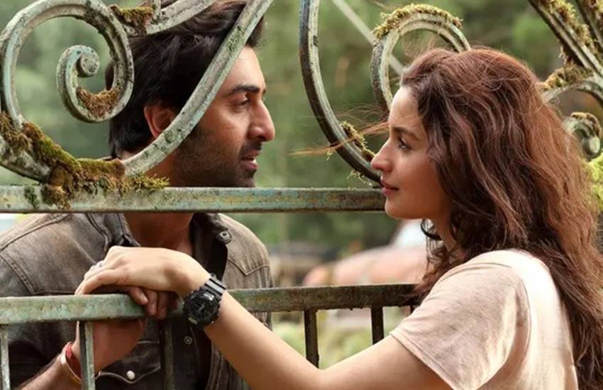 Brahmastra: रणबीार कपूर और आलिया भट्ट स्टारर फिल्म ब्रह्मास्त्र रिलीज हो चुकी है। फिल्म को दर्शकों का अच्छा रेसपॉन्स मिल रहा है। यह फिल्म रणबीर और आलिया के करियर की सबसे बड़ी ओपनर फिल्म बनी है। 