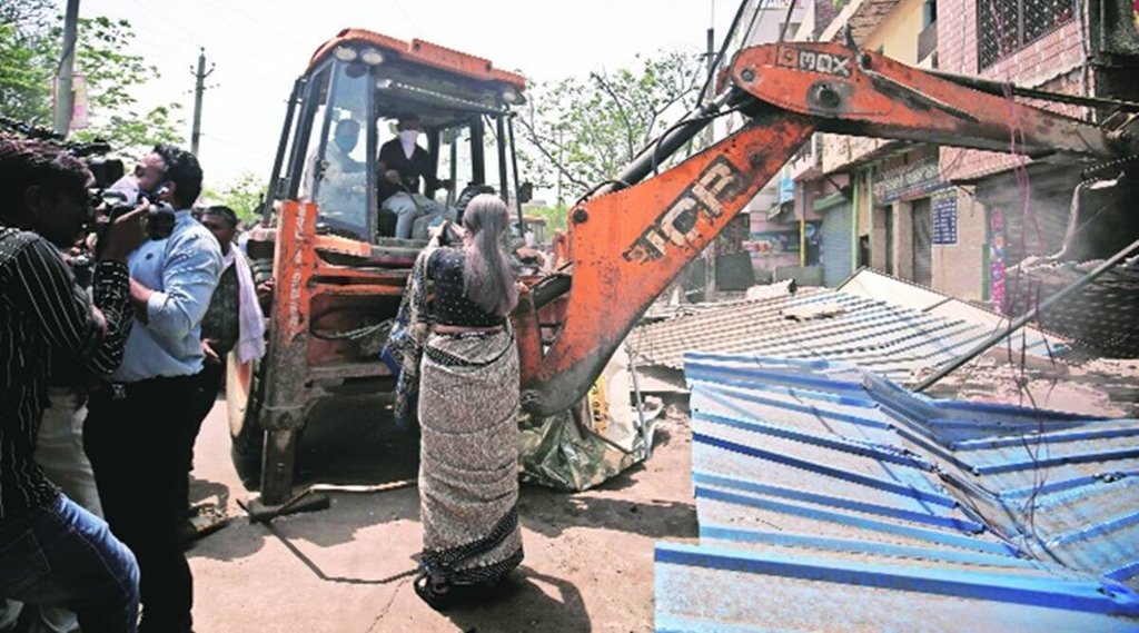 बाढ़ से बर्बाद बेंगलुरू में भी बुलडोजर का एक्शन, 700 खत्म कब्‍जों की पहचान कर कार्रवाई शुरू