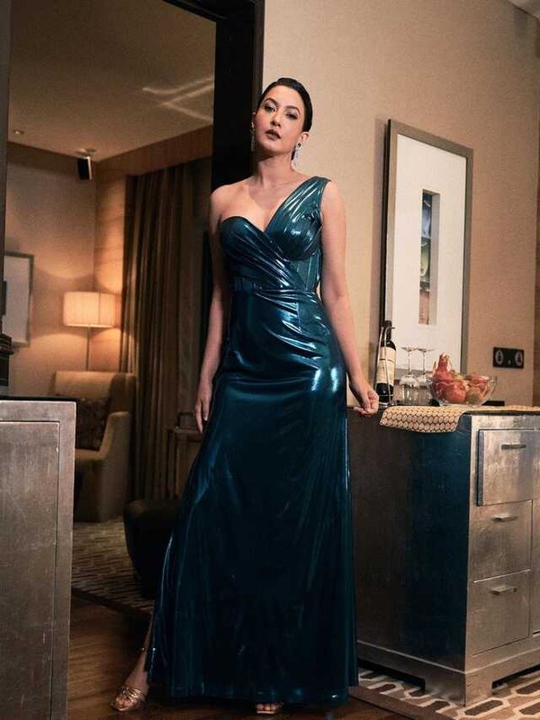 GAUAHAR KHAN IN LATEX GOWN