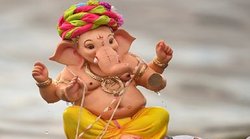 रूबी खान ने नरोरा घाट पर किया गणपति विसर्जन, बोलीं- मैं फतवों से नहीं डरती