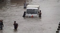 Delhi-NCR Rain Updates: दिल्ली-NCR में लगातार बारिश से हाल बेहाल, नोएडा में स्कूल बंद, मणिपुर में महसूस हुए भूकंप के झटके