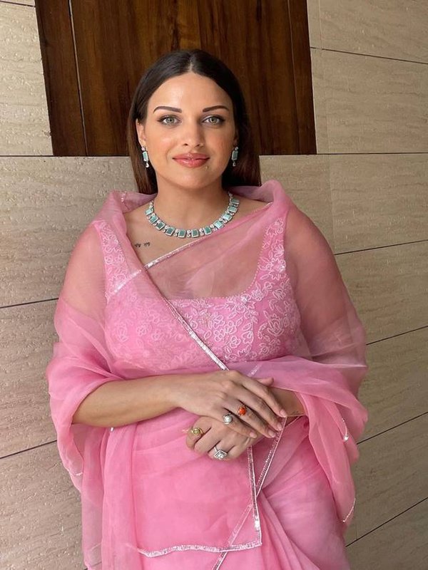 Himanshi traditional look