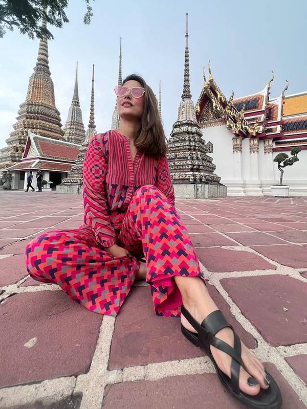 Hina khan vacation look