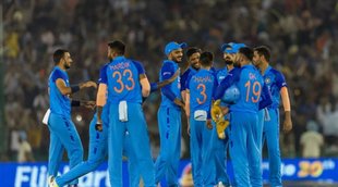 Ravi Shastri | Bad Fielding | Indian Fielders | India head coach | IND vs AUS |