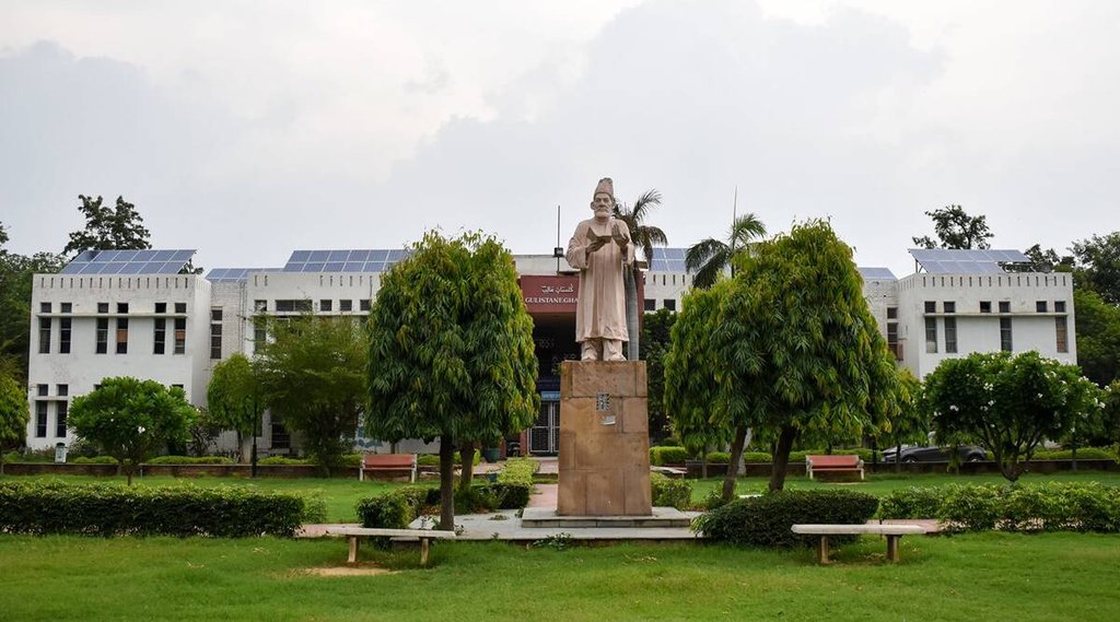 Holy Family Hospital, Delhi News, Firing in Holy Family Hospital
