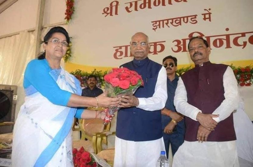 वकालत के साथ ही नूतन तिवारी राजनीति भी करती हैं। वह झारखंड में बीजेपी की चर्चित नेता भी हैं।  (फोटो- नूतन तिवारी के फेसबुक पेज से)