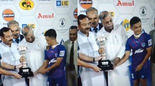 Robin Uthappa Sunil Chhetri Bengal governor Durand Cup trophy photoshoot