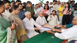 खराब सेहत के बीच लालू यादव 12वीं बार RJD सुप्रीमो बनने को तैयार, दाखिल किया नामांकन