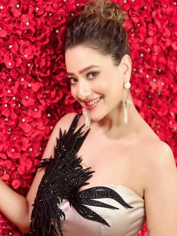 MADALSA SHARMA IN ONE PIECE DRESS