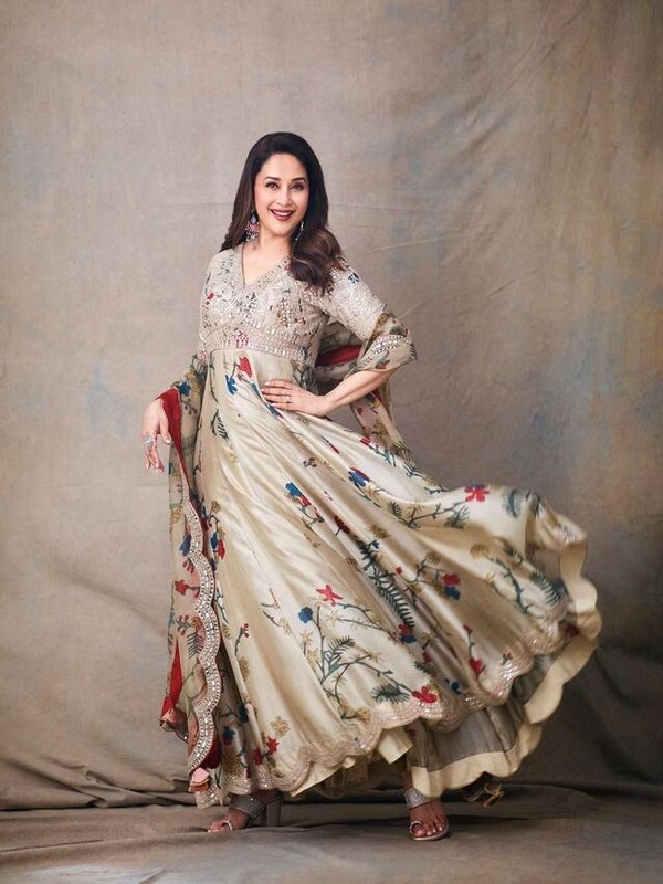 MADHURI DIXIT IN ETHNIC LOOK
