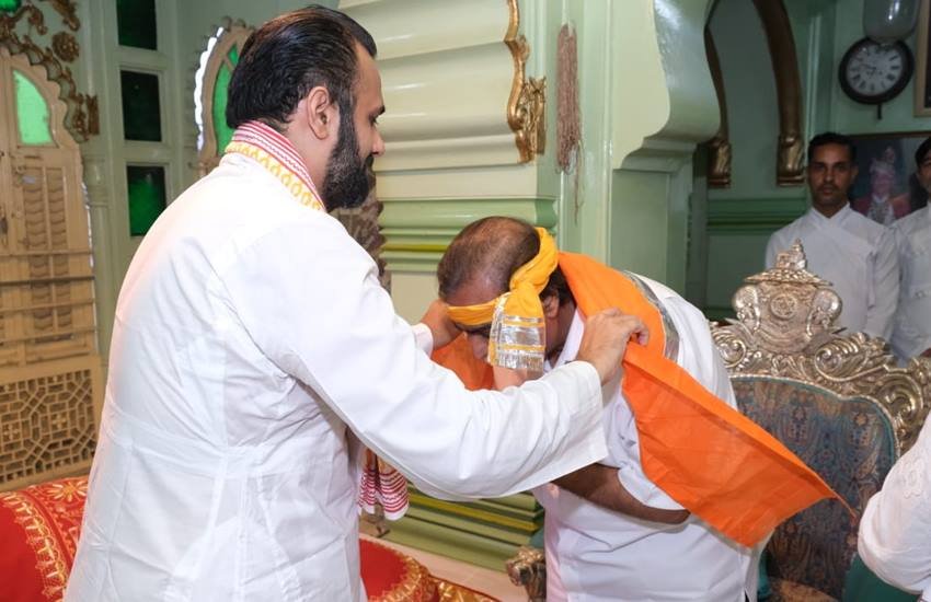 बता दें कि श्रीनाथजी मंदिर भगवान कृष्ण का एकलौता ऐसा मंदिर है जहां जन्माष्टमी पर भगवान को 21 तोपों की सलामी दी जाती है। (Photo: Social Media)