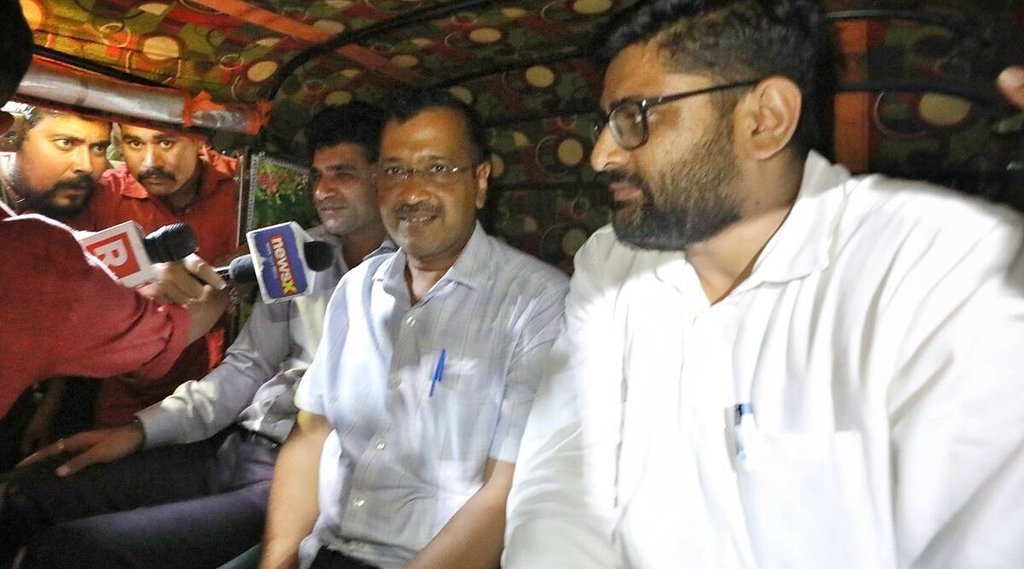 Arvind Kejriwal Photo| Arvind Kejriwal Photo Driver| Arvind Kejriwal Auto Driver|