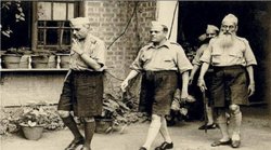 निक्कर पहने नेहरू की फोटो ट्वीट कर हिमंता बिस्व सरमा ने पूछा कांग्रेस से सवाल- क्‍या इसको भी जलाओगे