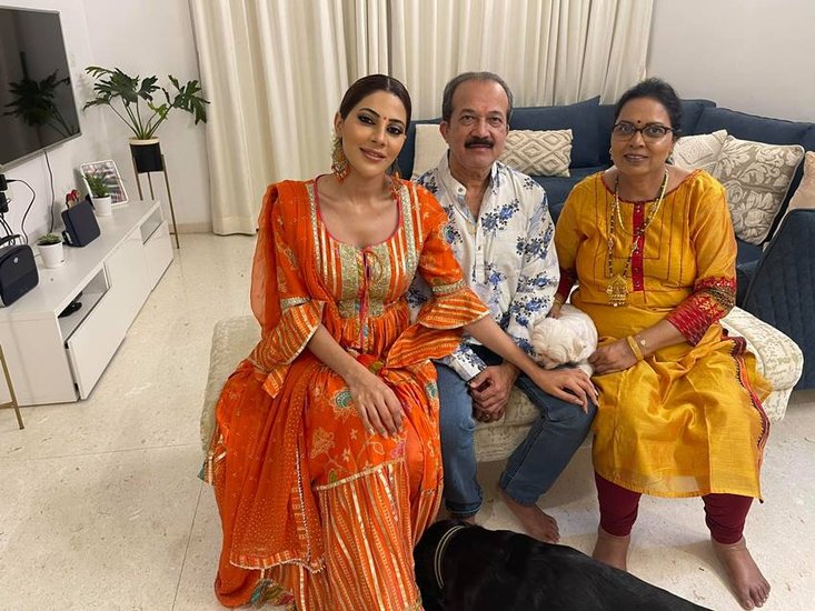 मूल रूप से महाराष्ट्र के औरंगाबाद जिले की रहना वालीं निक्की के पापा-मम्मी भी उनके साथ मुंबई में रहते हैं।