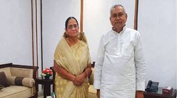 कुर्मी वोट झटक कर UP में NDA को झटका देना चाहते हैं नीतीश कुमार, की अपना दल की कृष्णा पटेल से मुलाकात