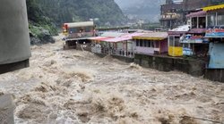 पाकिस्तान में बाढ़ पीड़ितों के लिए हिंदू मंदिर ने खोले दरवाजे