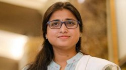 UP विधानसभा विशेष सत्र में अपने भाषण से छाईं सपा MLA रागिनी सोनकर, कहा- कल तक केवल अंधा राजा था, आज गूंगा बहरा भी है…