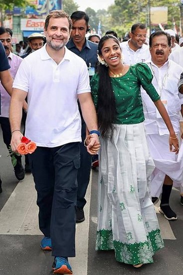 राहुल गांधी से की इस यात्रा का हिस्सा बनने कई बच्चे भी शामिल हुए। 