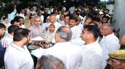 Rajasthan Political Crisis: मुख्यमंत्री को लेकर घमासान, 92 विधायकों के इस्तीफे के बाद गहलोत बोले- नहीं मान रहे हैं विधायक