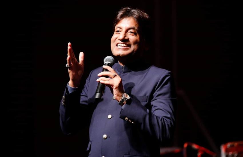 Raju Srivastava Death: राजू श्रीवास्तव का जन्म 25 दिसंबर 1963 को यूपी के कानपुर हुआ था। उनके पिता बलई श्रीवास्तव वहीं कोर्ट में पेशकार थे। हालांकि उनकी पहचान अवध क्षेत्र के मशहूर हास्य कवियों में भी होती थी।