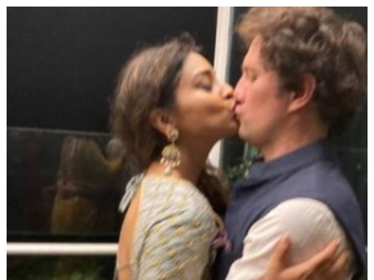 इस कपल की एक बेटी है। बेटी का नाम इन्होंने राधा रखा है।