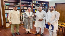 कांग्रेस अध्‍यक्ष चुनाव: द‍िग्‍व‍िजय स‍िंह ने भी ठोंकी दावेदारी, सांसद ने कहा- प्रियंका अब गांधी परिवार की सदस्य नहीं, बनना चाहिए अध्यक्ष