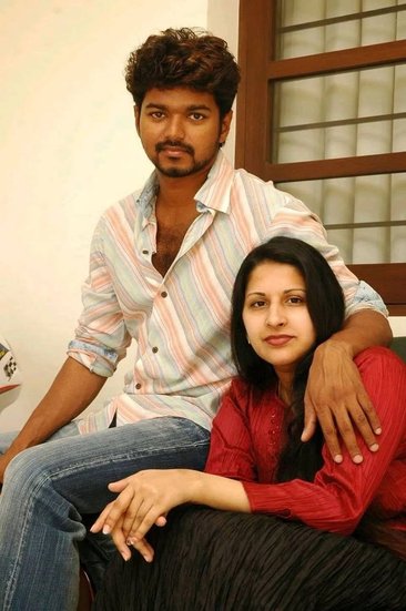 Thalapathy Vijay: थलापति विजय की पत्नी संगीता सोर्नालिंगम के पिता श्रीलंका के बड़े उद्योगपति हैं।