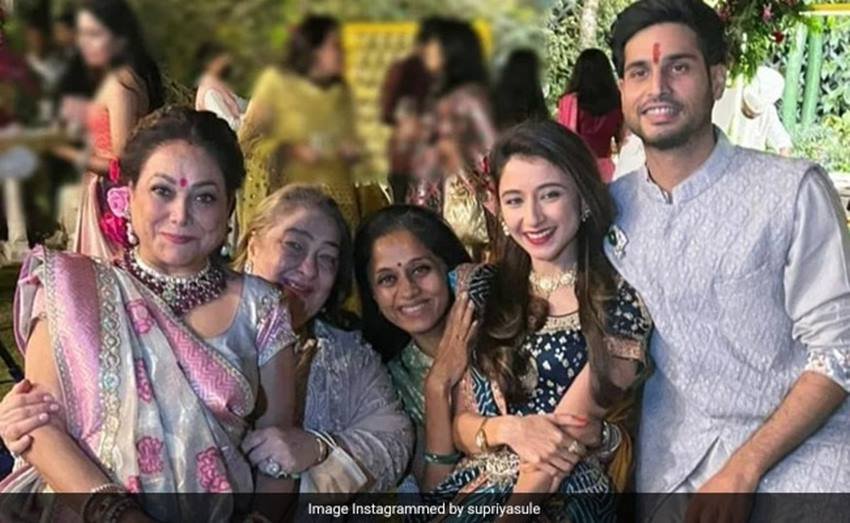Tina Ambani - Supriya Sule: टीना अंबानी मुकेश अंबानी (Mukesh Ambani) के छोटे भाई अनिल अंबानी (Anil Ambani) की पत्नी हैं। अंबानी परिवार में जो शख्स सबसे ज्यादा सोशल मीडिया में एक्टिव है वह टीना ही हैं। टीना अकसर अपनी फोटोज और वीडियोज शेयर करती रहती हैं। टीना के सोशल मीडिया अकाउंट पर नजर डालने से पता चलता है कि एनसीपी सांसद सुप्रिया सुले उनकी बहुत अच्छी दोस्त हैं। आइए देखते हैं दोनों की तस्वीरें: