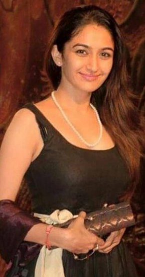 एक्ट्रेस नेहा मेहता 12 सालों तक तारक मेहता का उल्टा चश्मा के साथ जुड़ी रहीं। अचानक शो से बाहर होने के बाद वह गुजराती फिल्मों में सक्रिय हो गई हैं। 