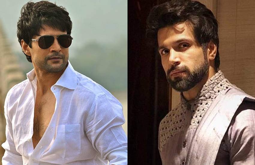 कास्टिंग काउच एंटरटेनमेंट इंडस्ट्री में कोई नई बात नहीं है। कई बार इसे लेकर विवाद हो चुका है। फिल्म और टीवी जगत से जुड़ी कई एक्ट्रेसेस ने कास्टिंग काउच के खिलाफ अपनी आवाज बुलंद की है। वहीं इससे मेल एक्टर्स भी अछूते नहीं रहे हैं। चलिए जानते हैं उन टीवी एक्टर्स के नाम जिनसे काम के बदले अजीब तरह की डिमांड की गई: