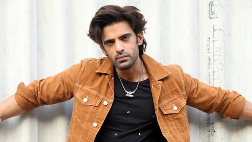 Mohit Malik: एक्टर मोहित मलिक ने पिंकविला को दिये एक इंटरव्यू में बताया था कि एक बार उन्हें रोल डिस्कस करने के लिए बुलाया गया था। वहां कमरे में प्रोड्यूसर उन्हें इधर उधर टच करने लगा था। मोहित वहां से भाग गए थे जिसके बाद उन्हें वह रोल नहीं मिला था। 