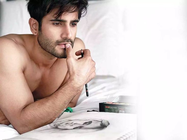 Karan Tacker: एक्टर करण टैकर भी कास्टिंग काउच का अपना अनुभव बयां कर चुके हैं।करण ने बताया था कि एक कास्टिंग डायरेक्टर ने उनसे साफ पूछ लिया था कि तुम मेहनत करोगे या स्मार्टली वर्क करोगे। 