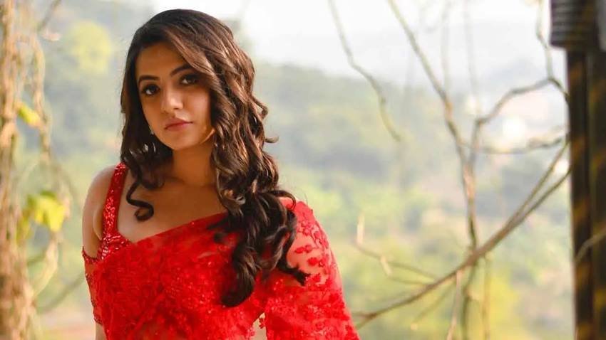 Meera Deosthale: 'उड़ान' में चकोर का किरदार निभाने वालीं मीरा देओस्थले ने ये कहते हुए सो चोड़ दिया था कि वह खुद 22 साल की हैं औऱ शो में 18 साल की लड़की की मां का किरदार कैसे निभाएंगी। (All Photos: Social Media)